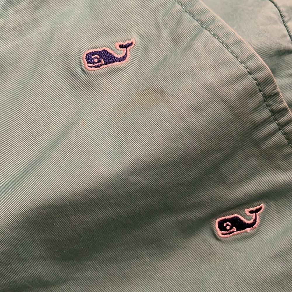 Vineyard Vines Women’s Green Whale Embroidered Dayboat Shorts - Picture 3 of 7